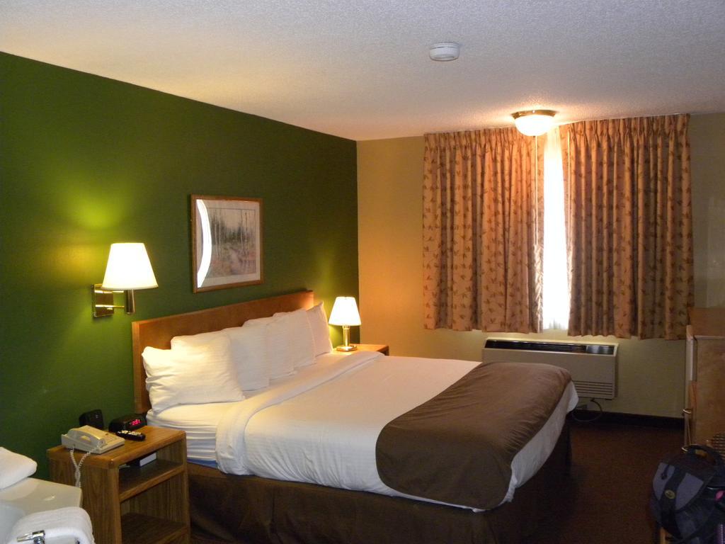 New Victorian Inn & Suites Kearney Exterior photo
